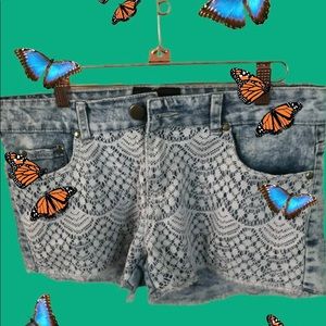 Dash lace shorts